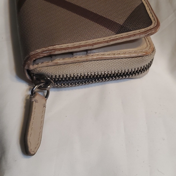Burberry Wallet - Picture 15 of 16